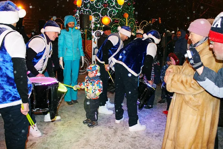 Шоу барабанщиков NightBeat, номер «Новогодний номер», фото 8