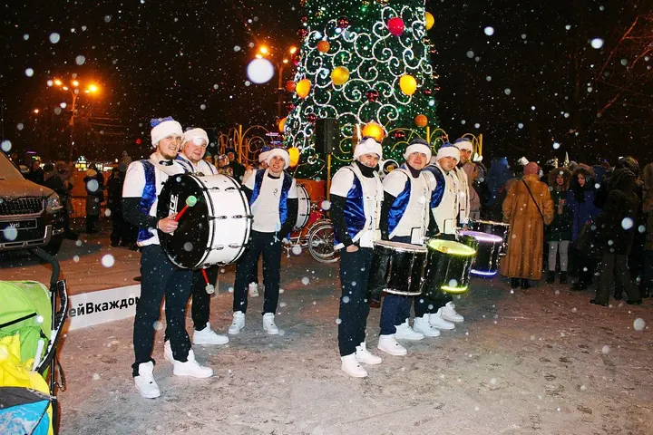 Шоу барабанщиков NightBeat, номер «Новогодний номер», фото 10